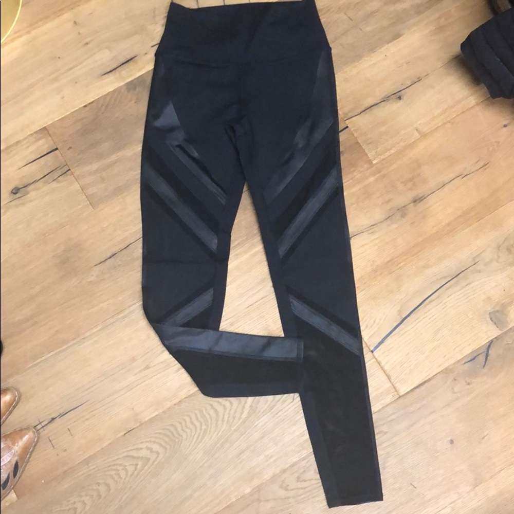 ALO leggings with mesh panels size s